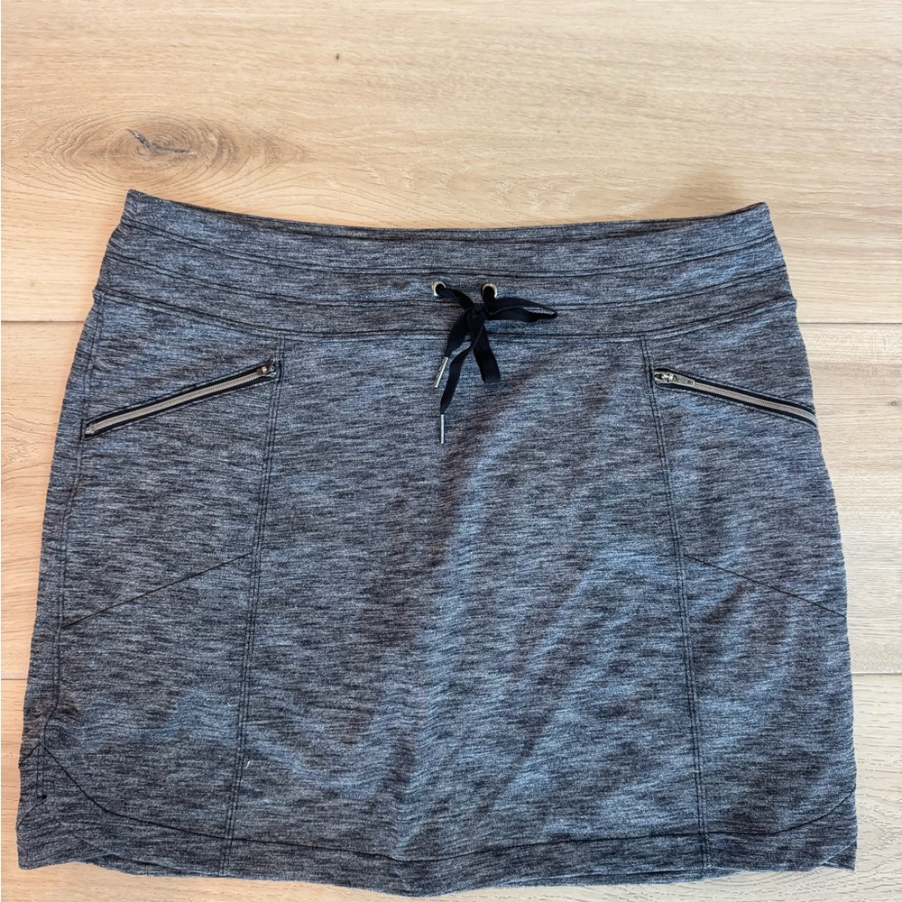 Athleta Skort/Skirt Size Medium Heathered Grey